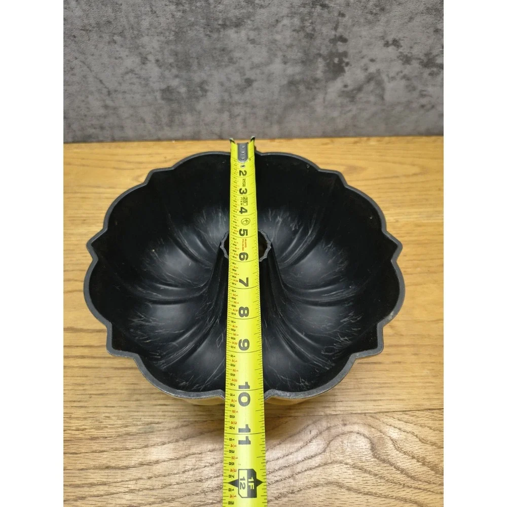 VINTAGE Nordic Ware BUNDT pan 50 years old cake mold in yellow 60s 70s